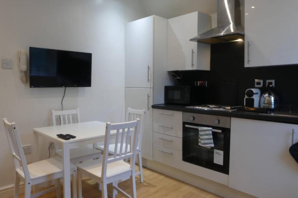2 Bedroom Apartment Nr City Centre, Uni & Parks Cardiff Exteriör bild